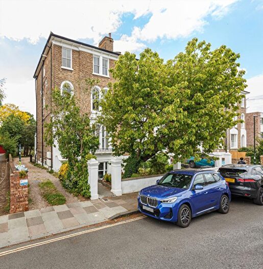 1 Bedroom Flat For Sale In Manor Road, Twickenham, TW2