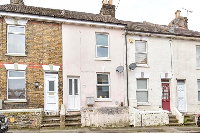 3 Bedroom Terraced House For Sale In Rose Street, Rochester, Kent, ME1