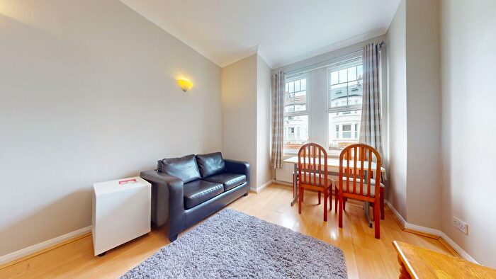 1 Bedroom Flat To Rent In - Tooting Bec Road, London, SW17