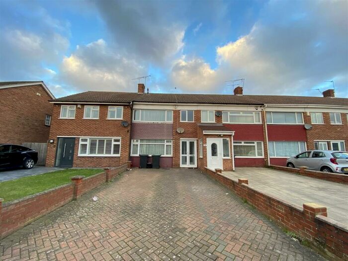 3 Bedroom House To Rent In Beaumont Drive, Northfleet, DA11