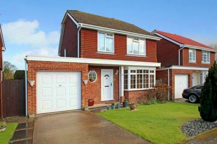 3 Bedroom Detached House To Rent In The Brownings, Edenbridge TN8