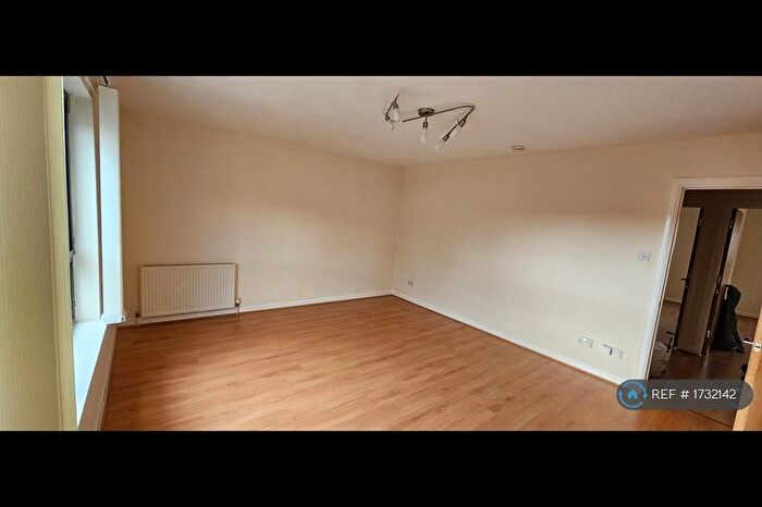 2 Bedroom Flat To Rent In Muirend Avenue, Glasgow, G44