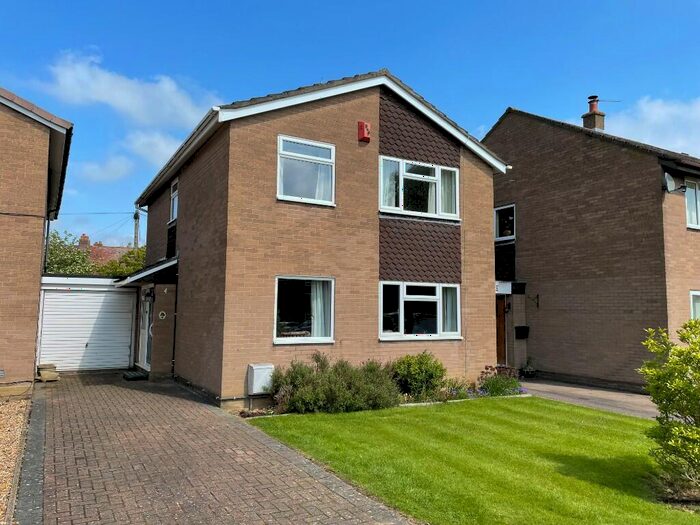 3 Bedroom Link Detached House For Sale In Bowling Green Road, MK43