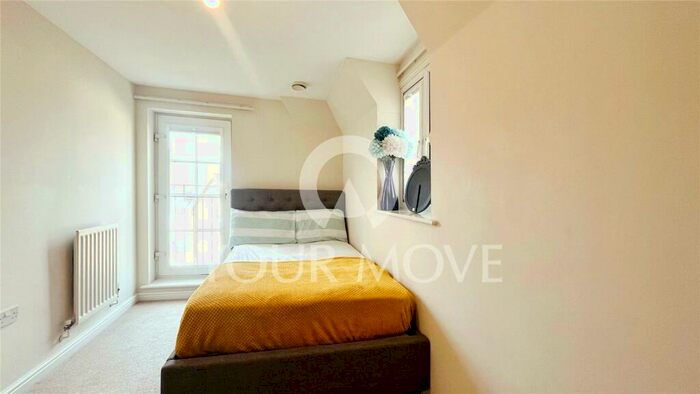 Garage / Parking To Rent In Hyndford Crescent, Greenhithe, Kent, DA9