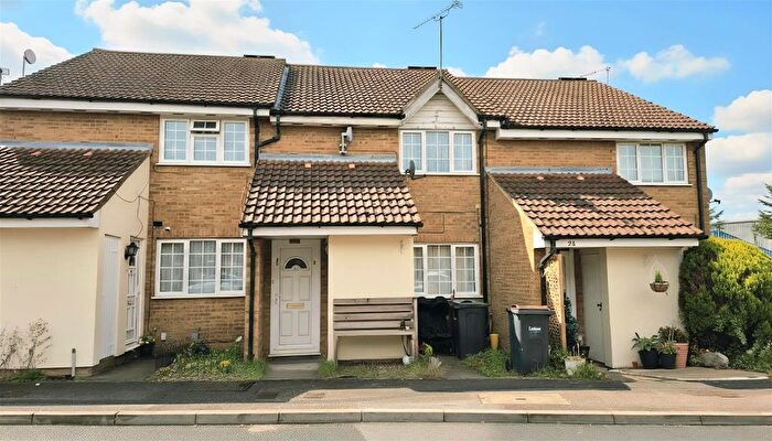 1 Bedroom Maisonette For Sale In Malham Close, Luton, LU4