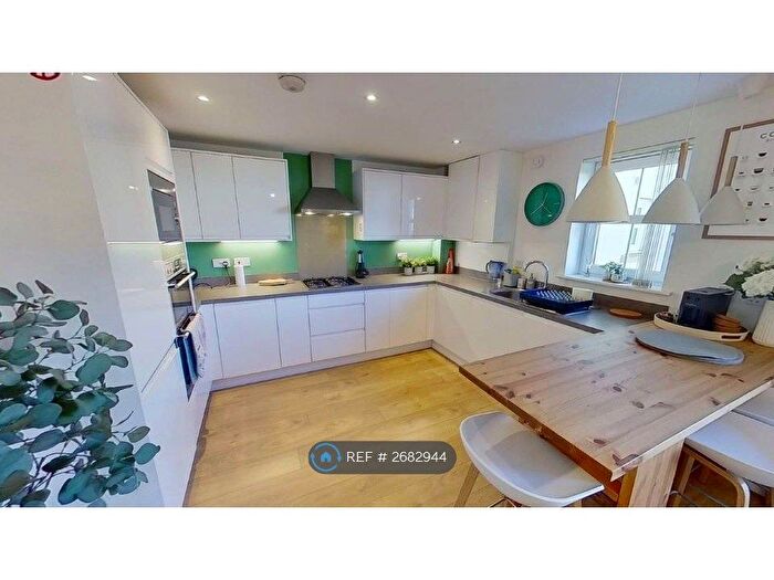 2 Bedroom Flat To Rent In College Medway, Dalkeith, EH22