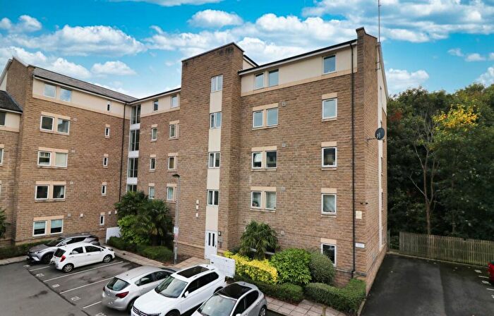 2 Bedroom Flat For Sale In Cornmill View, Horsforth, Leeds, West Yorkshire, LS18