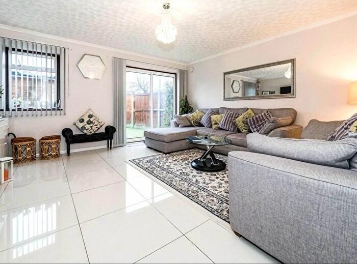 3 Bedroom End Of Terrace House To Rent In Tiptree Crescent, Ilford, IG5