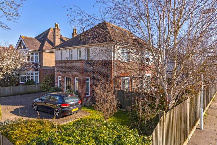 2 Bedroom Flat For Sale In Bulkington Avenue, Worthing, BN14