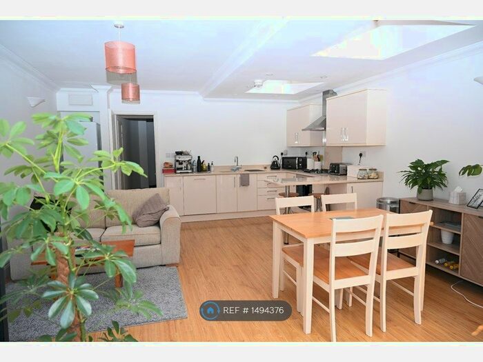 2 Bedroom Flat To Rent In Atherton Street, London, SW11