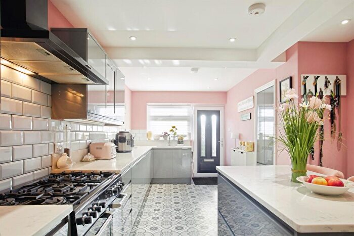 3 Bedroom Semi Detached House For Sale In Avondown Road, Durrington, Salisbury, SP4