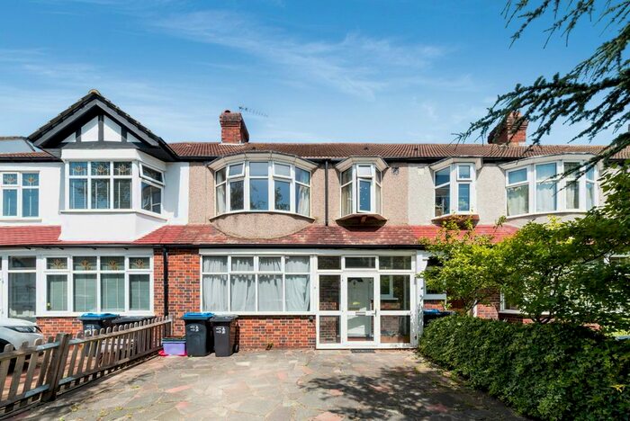 3 Bedroom Detached House To Rent In Westway, Raynes Park, London, SW20