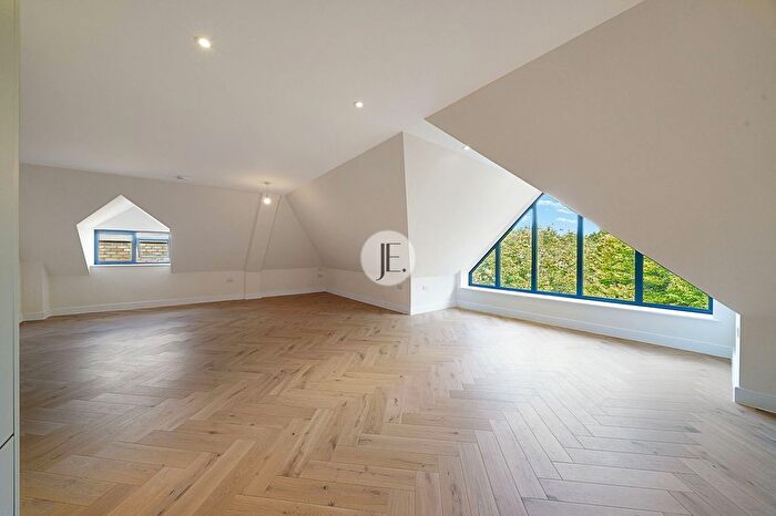 Studio For Sale In Somerset Road, West Ealing, W13