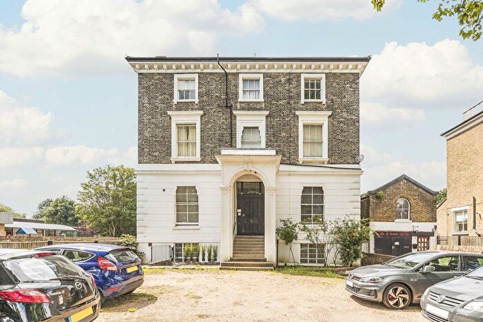 2 Bedroom Flat To Rent In Kings Avenue, Clapham, SW4