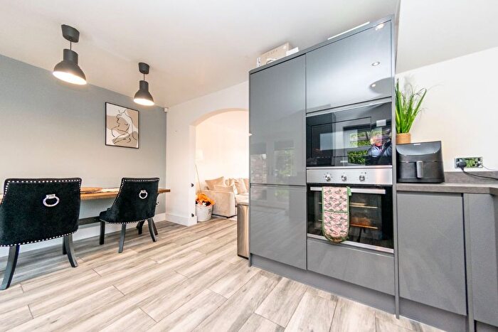3 Bedroom End Of Terrace House For Sale In Dunlin Court, Middleton, Leeds, LS10