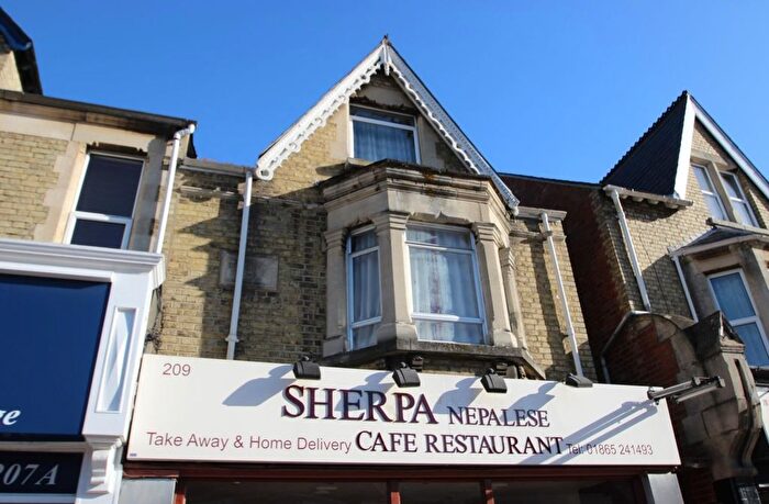 4 Bedroom Flat To Rent In Cowley Road, Oxford, Oxfordshire, OX4