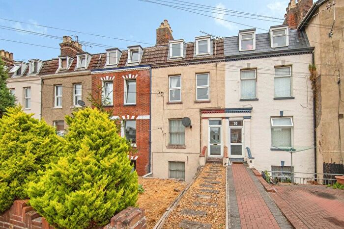 2 Bedroom Maisonette For Sale In Cliff Road, Dovercourt, Harwich, CO12
