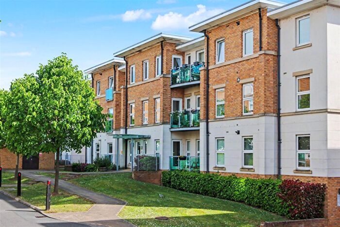 2 Bedroom Flat To Rent In Highbury Drive, Leatherhead, KT22