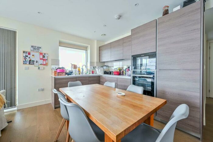 2 Bedroom Flat To Rent In Hampton Apartments, Woolwich, London, SE18
