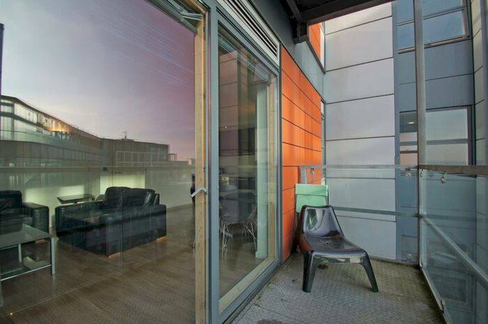 2 Bedroom Flat To Rent In West Point, Wellington Street, LS1