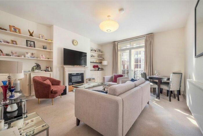 2 Bedroom Flat To Rent In Lees Place, London, W1K