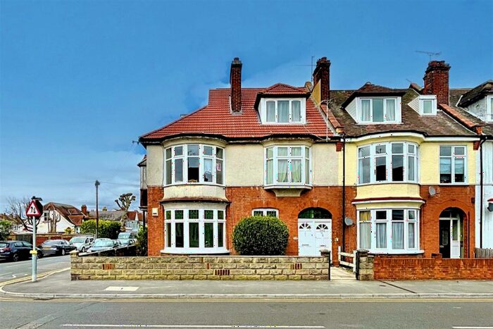 2 Bedroom Flat To Rent In Pall Mall, Leigh-On-Sea, SS9