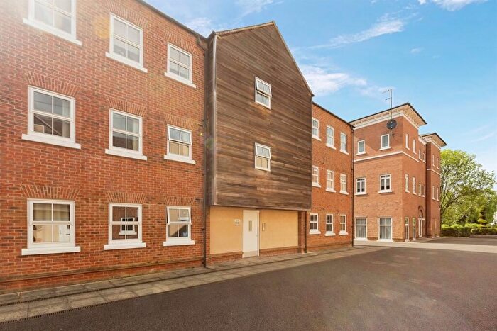 2 Bedroom Flat To Rent In Pine Street, Fairford Leys, HP19