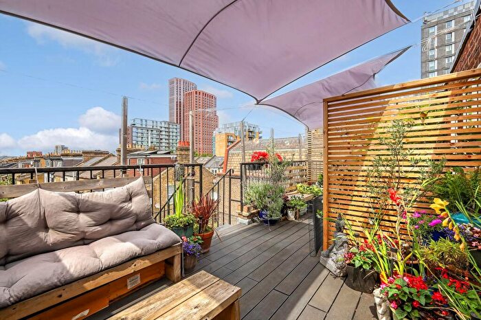 2 Bedroom Flat For Sale In Hoe Street, London, E17
