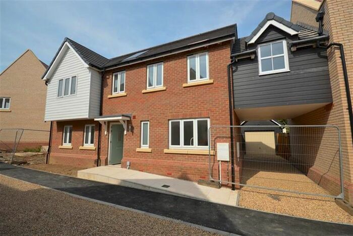 4 Bedroom Link Detached House For Sale In Mansion Garden Close, Braintree, CM7