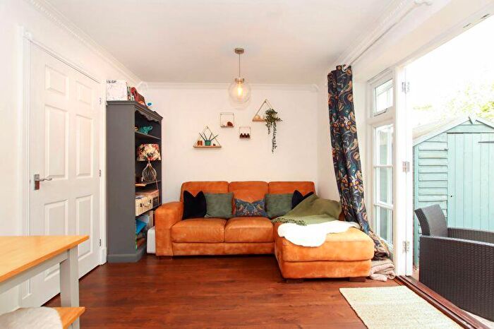 2 Bedroom Cottage For Sale In Park Road, Tring, HP23