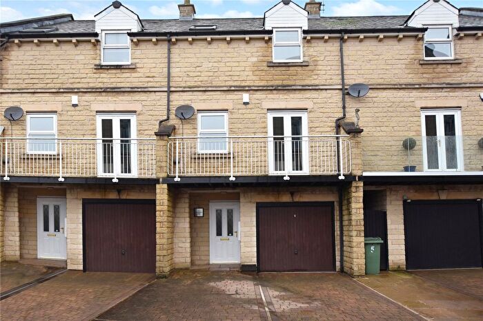 4 Bedroom Town House For Sale In Cavendish Mews, Drighlington, Bradford, West Yorkshire, BD11