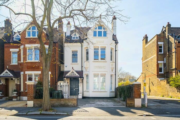7 Bedroom Semi-Detached House To Rent In The Chase, London, SW4