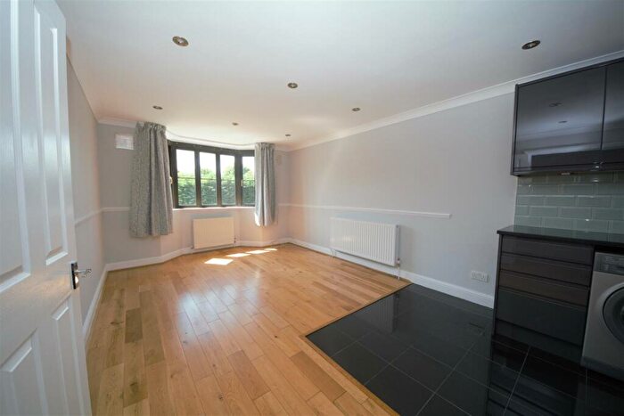 1 Bedroom Flat To Rent In Lydford Road, Willesden Green, NW2