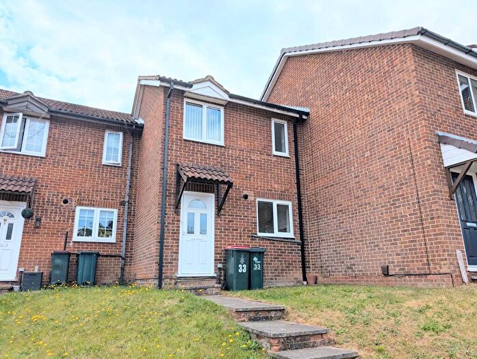 2 Bedroom House To Rent In Hollingbourne Crescent, Crawley, RH11