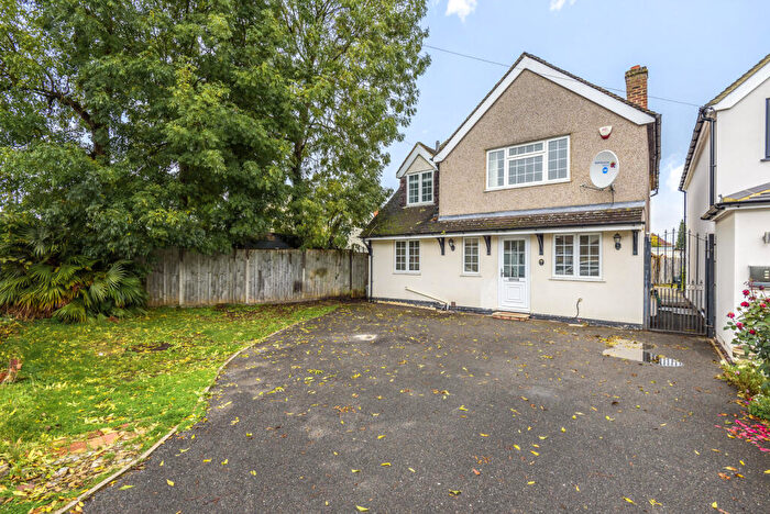 3 Bedroom Detached House To Rent In Astor Close, Addlestone, KT15