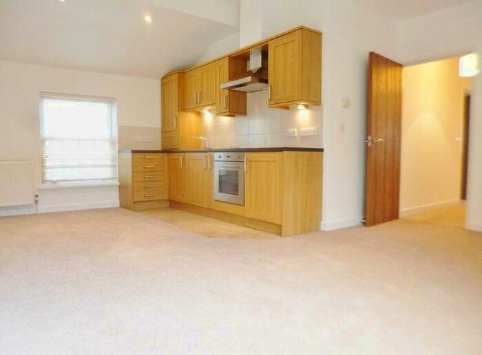 1 Bedroom Flat To Rent In Sparrows Herne, Bushey, WD23