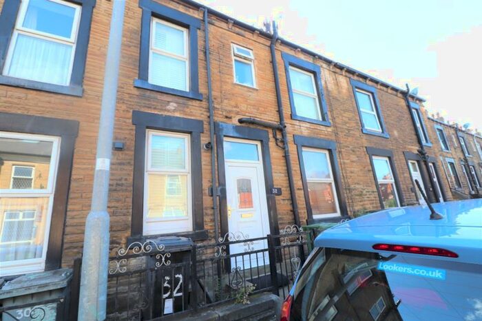 3 Bedroom Terraced House To Rent In Asquith Avenue, LS27