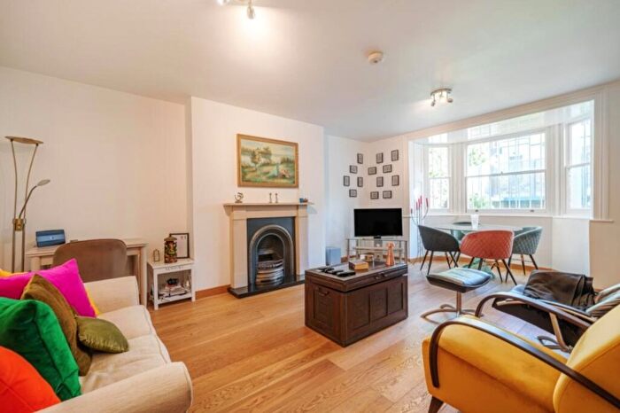 2 Bedroom Flat To Rent In Priory Road, West Hampstead, London, NW6