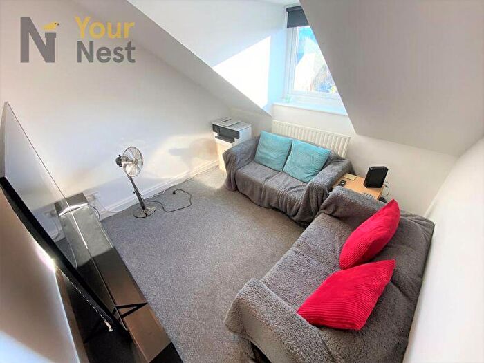 3 Bedroom Apartment To Rent In Derwentwater Grove, Headingley, Leeds, LS6