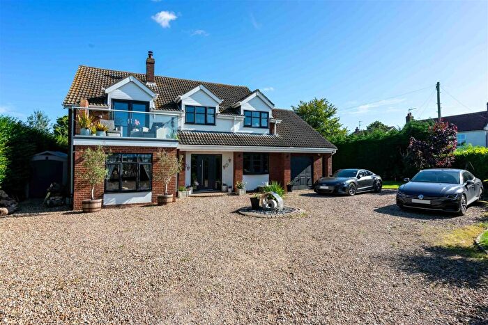 4 Bedroom Detached House For Sale In Main Street, Patrington Haven, HU12