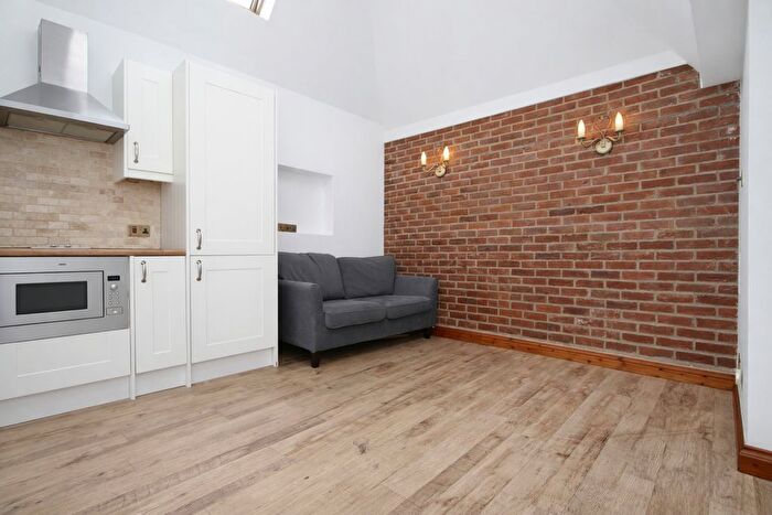 1 Bedroom Flat To Rent In Osier Crescent, Muswell Hill, N10