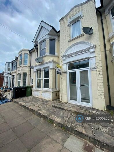 1 Bedroom Flat To Rent In Hewett Road, Portsmouth, PO2