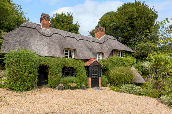 4 Bedroom Detached House For Sale In Itchen Stoke, Alresford, Hampshire, SO24