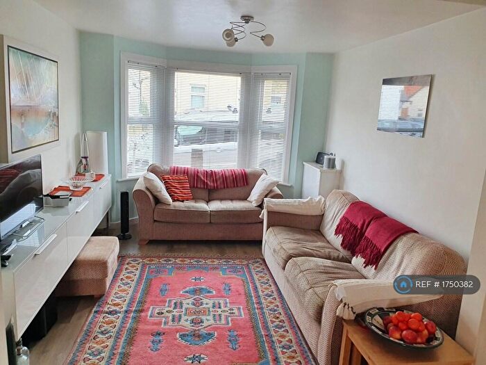 4 Bedroom End Of Terrace House To Rent In Cambridge Road, St. Albans, AL1