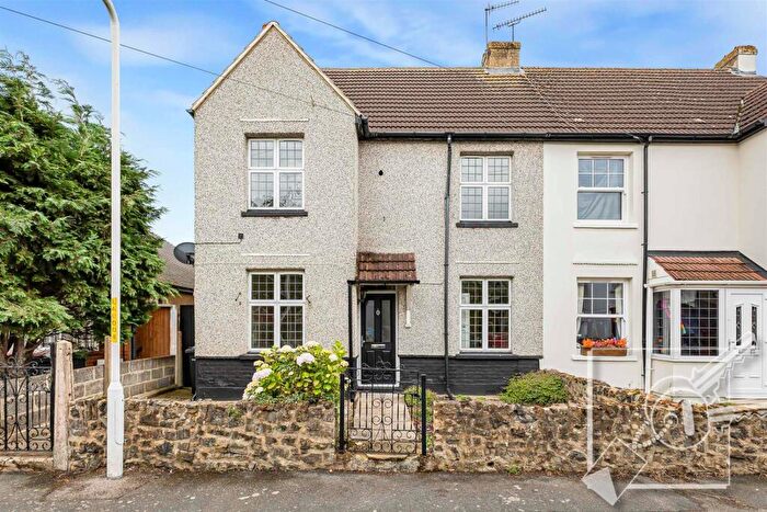 3 Bedroom House For Sale In Laurel Avenue, Gravesend, DA12