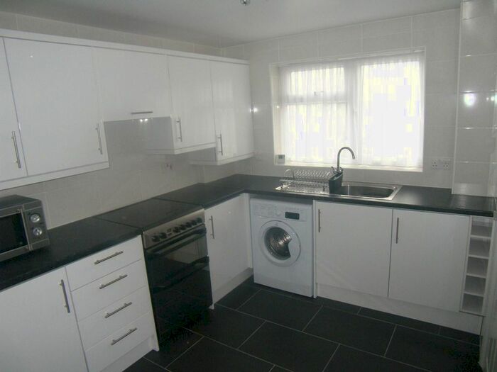2 Bedroom Flat To Rent In Victor Walk, Hornchurch, RM12