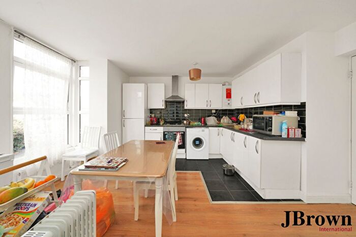 1 Bedroom Flat For Sale In Eastern Road, Romford, Essex, RM1