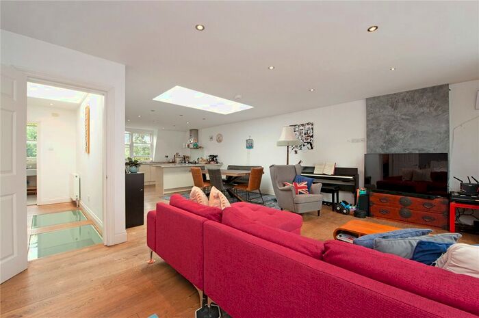 3 Bedroom Flat To Rent In Sinclair Road, Brook Green, London, Uk, W14