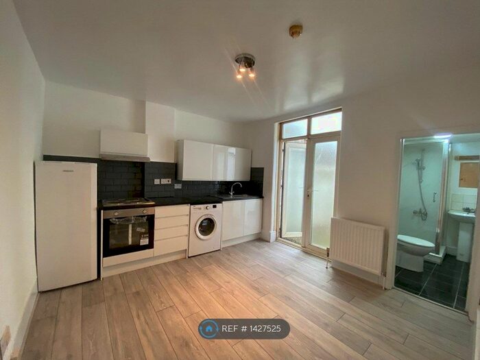 Studio To Rent In Church Street, London, N9