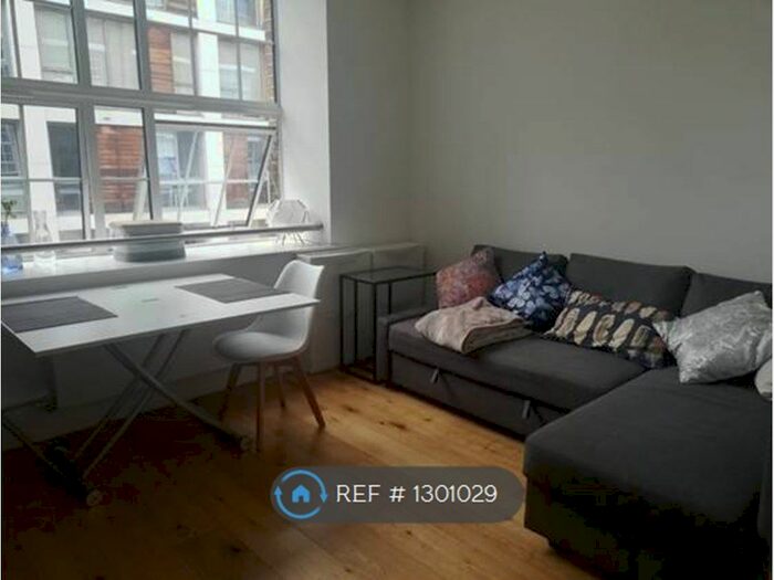 Studio To Rent In Clapham Road, London SW9